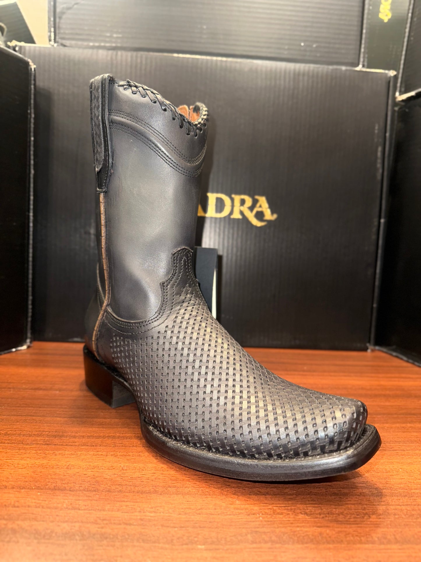 Cuadra Men's Oxford Laser & Woven Narrow Square Toe Boots CU969