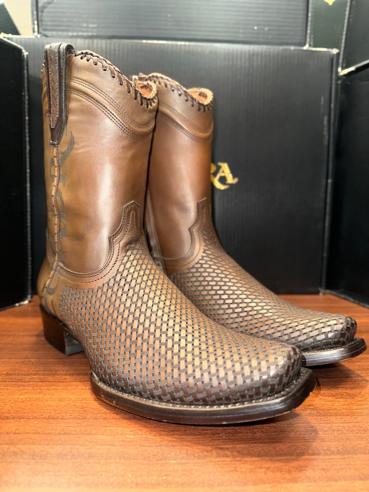 Cuadra Men's Denver Brown Laser & Woven Narrow Square Toe Boots CU817