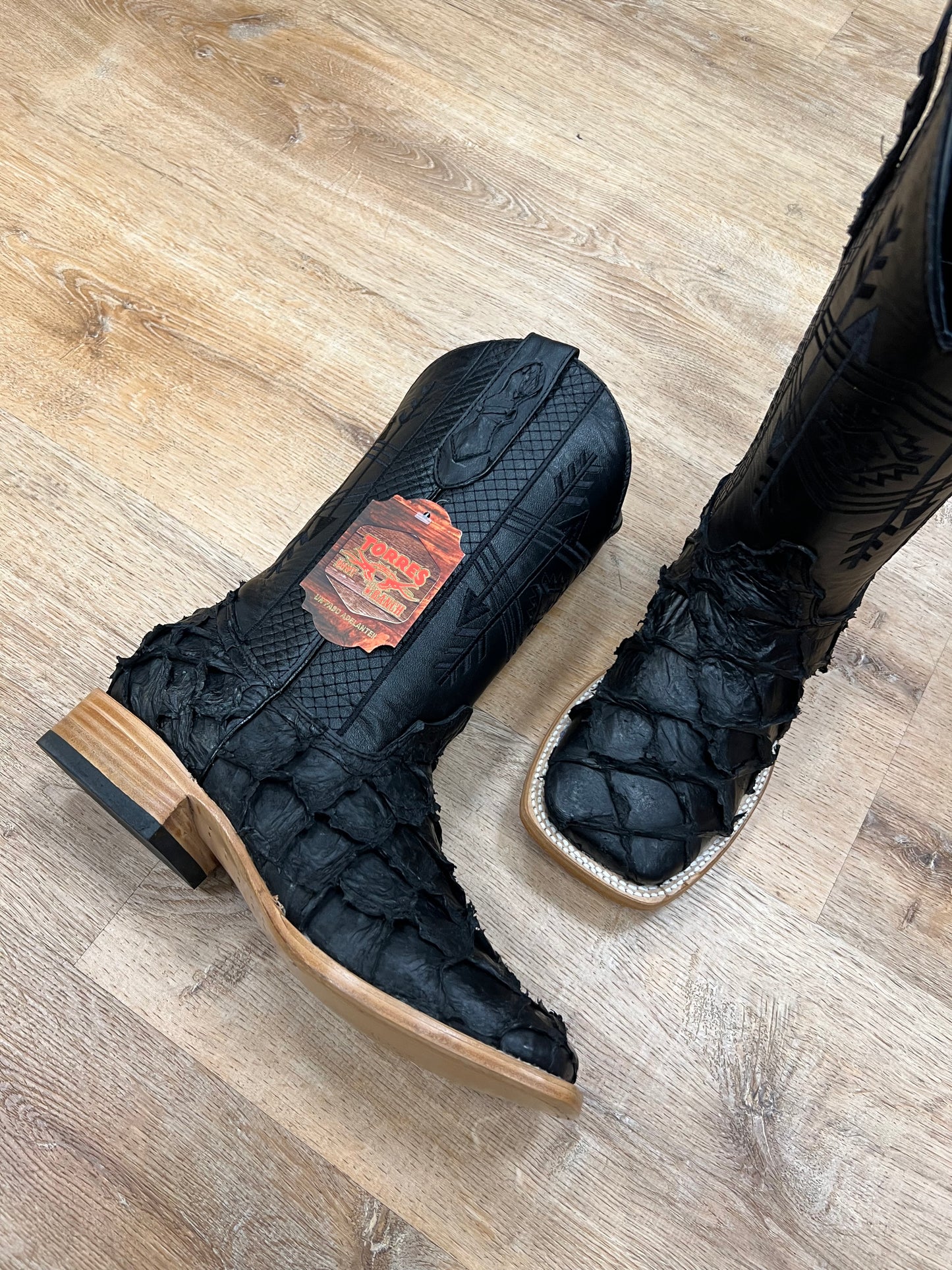 TORRES RANCH - GENUINE PIRARUCCU - BLACK