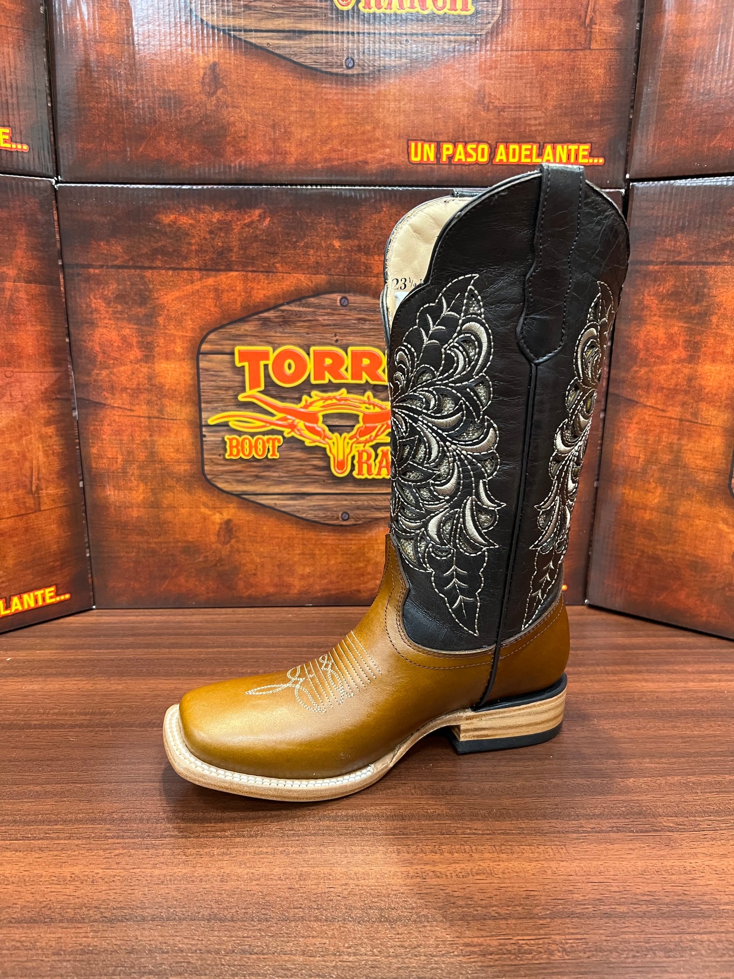 PULL UP LASER TABACO TORRES BOOT