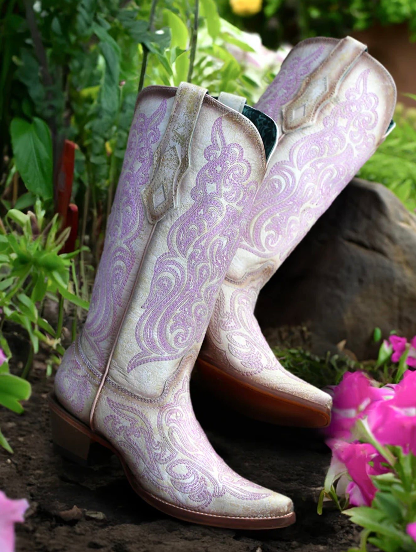 C4143 - WOMEN'S PINK LUMINESCENT EMBROIDERY CRACKLED STRAW SNIP TOE COWBOY BOOT