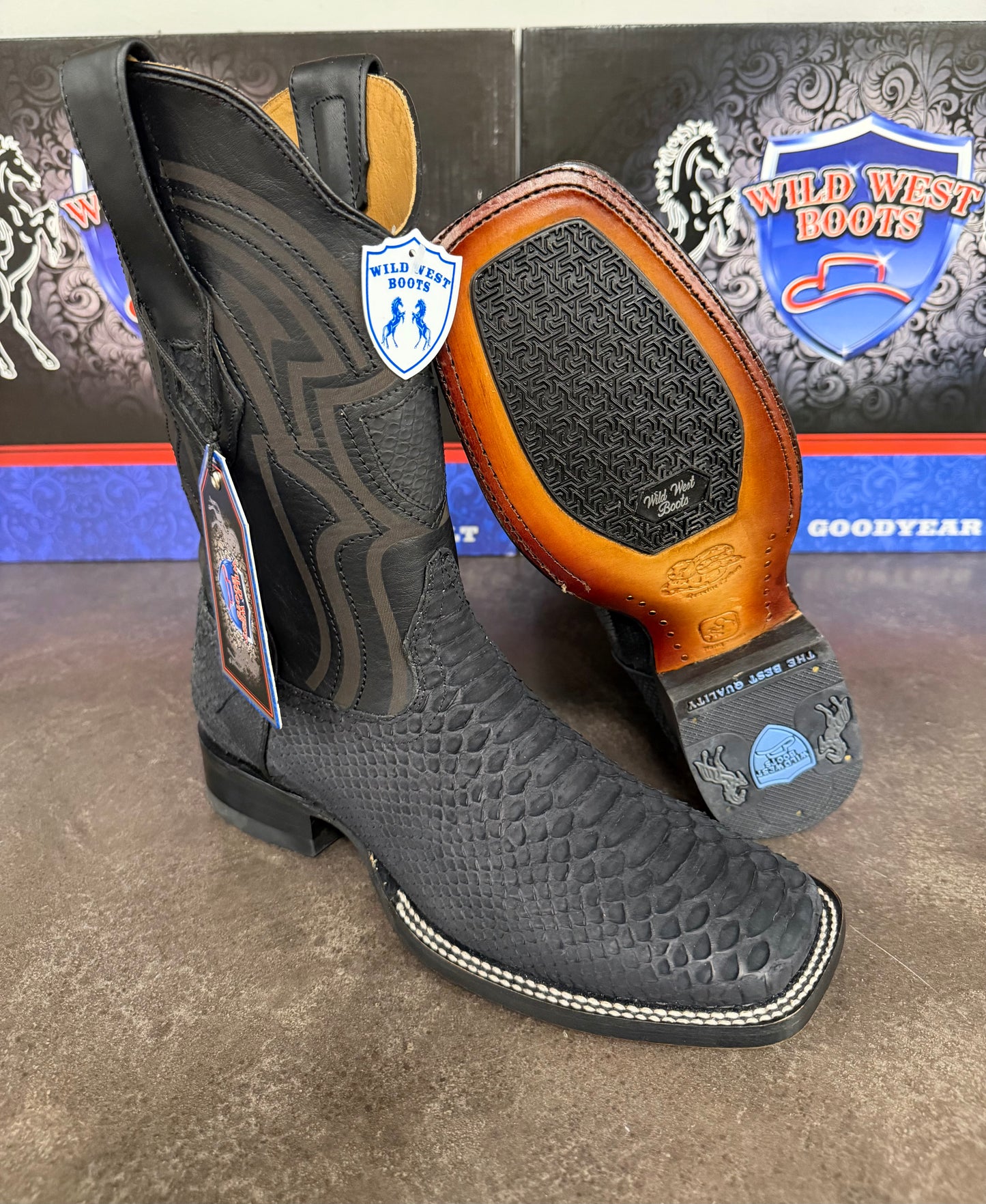 WILD WEST BOOT– PITON NEGRO MATTE GENUINE EXOTIC LEATHER COWBOY BOOT
