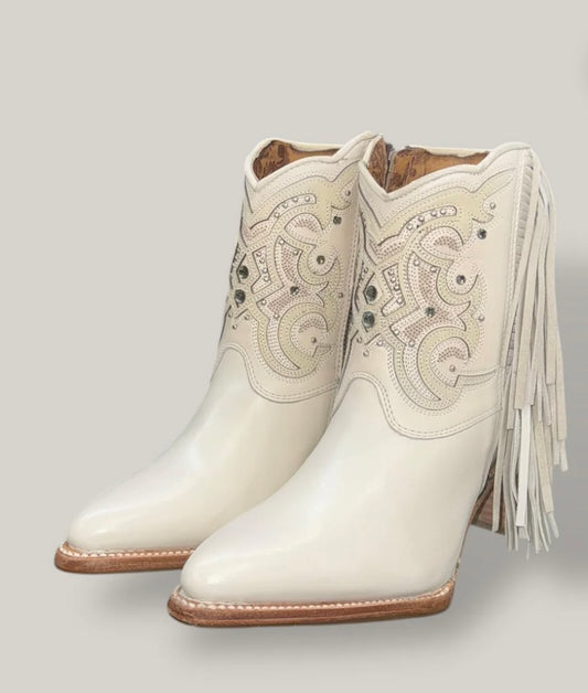 WOMEN'S CUADRA - WHITE OVERLAY & STUDS WITH FRINGE - CU708