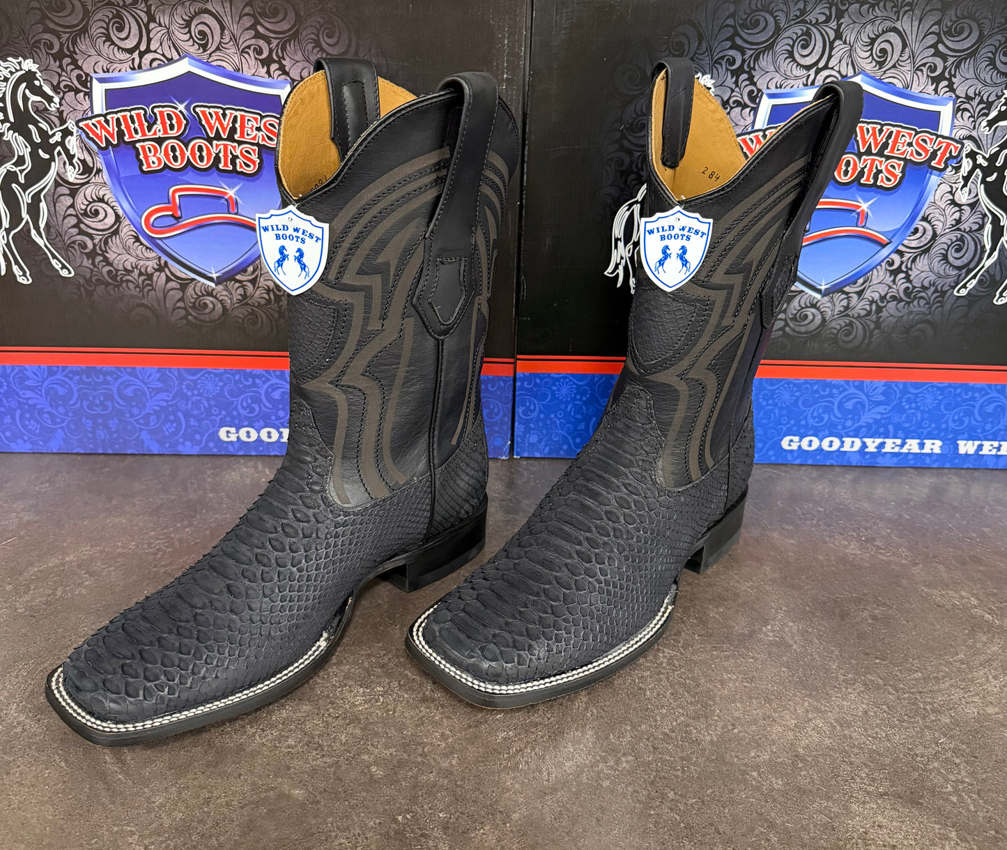 WILD WEST BOOT– PITON NEGRO MATTE GENUINE EXOTIC LEATHER COWBOY BOOT