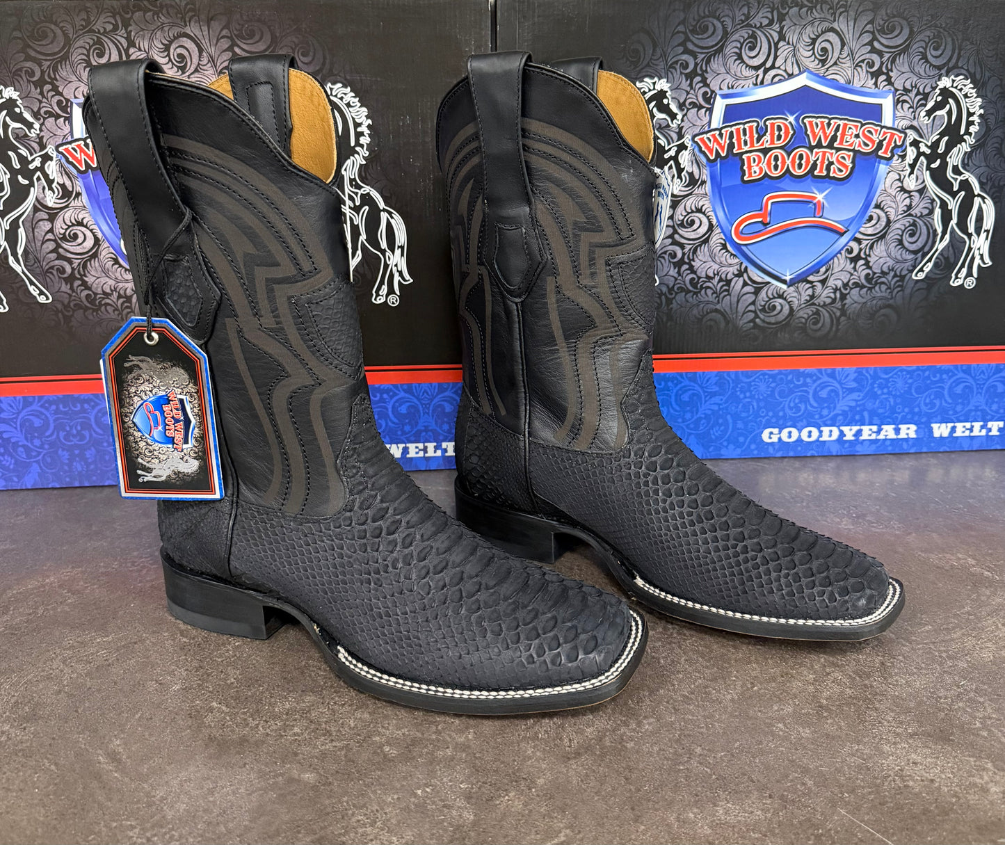 WILD WEST BOOT– PITON NEGRO MATTE GENUINE EXOTIC LEATHER COWBOY BOOT